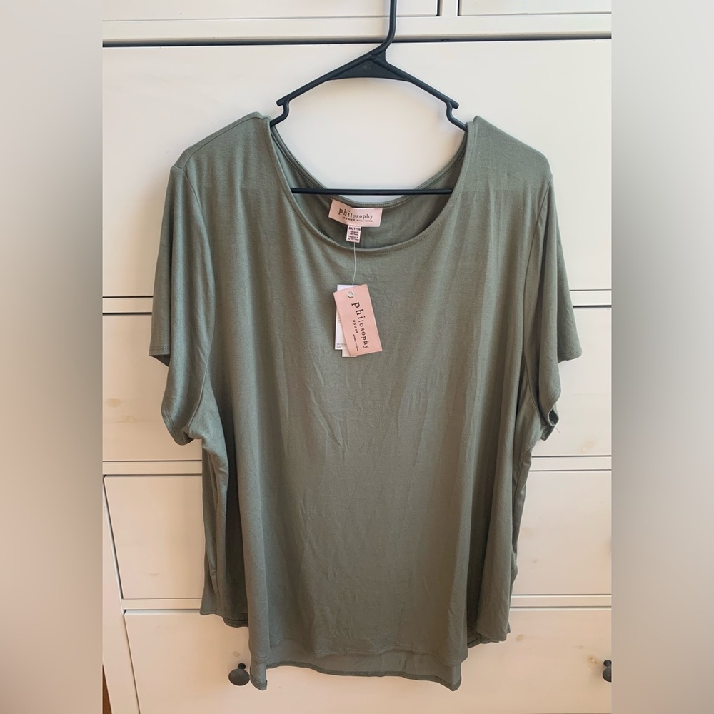 Women’s Philosohy Round Neck Soft & Flowy Sage Green Short Sleeve Top. Size 3X